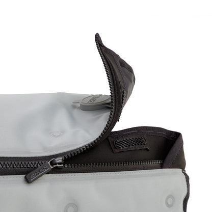 cani.cool - DRY cooling vest for dogs close up view to see the zipper
